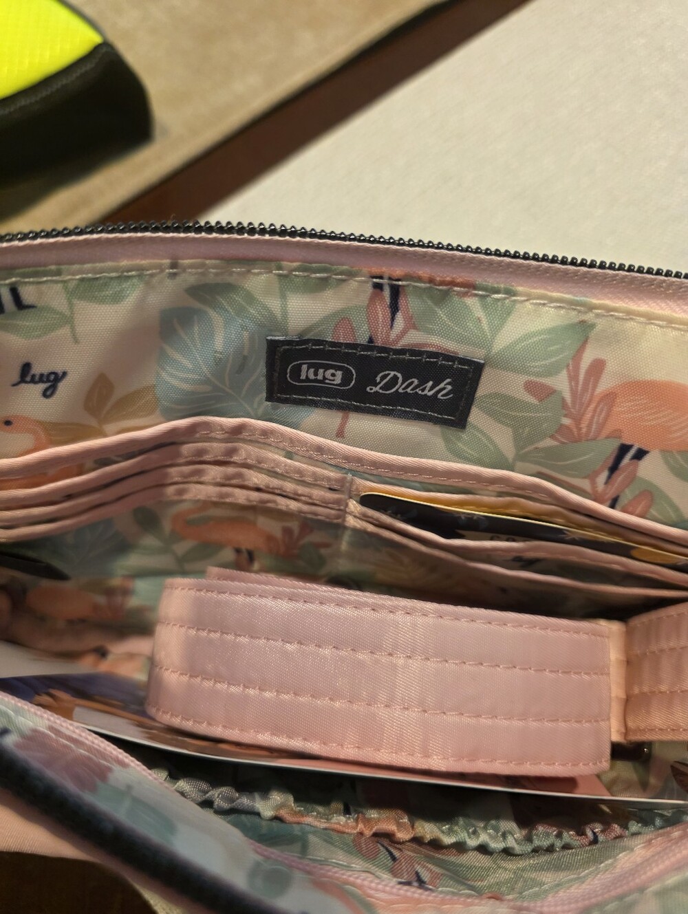 NWT- LUG DASH CLASSIC_ BUBBLE PINK ( Flamingo Foliage interior) - Picture 4 of 4